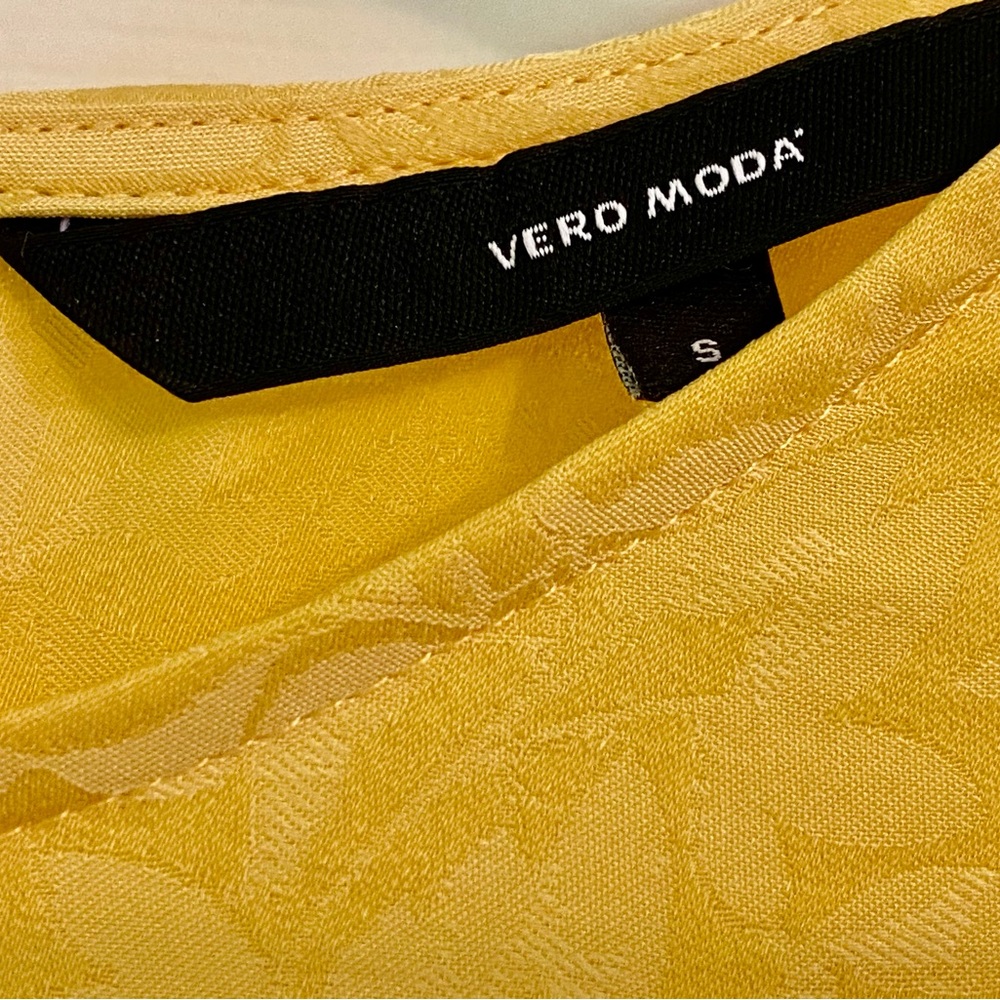 Burst of yellow and flouncy lined dress - Picture 4 of 8